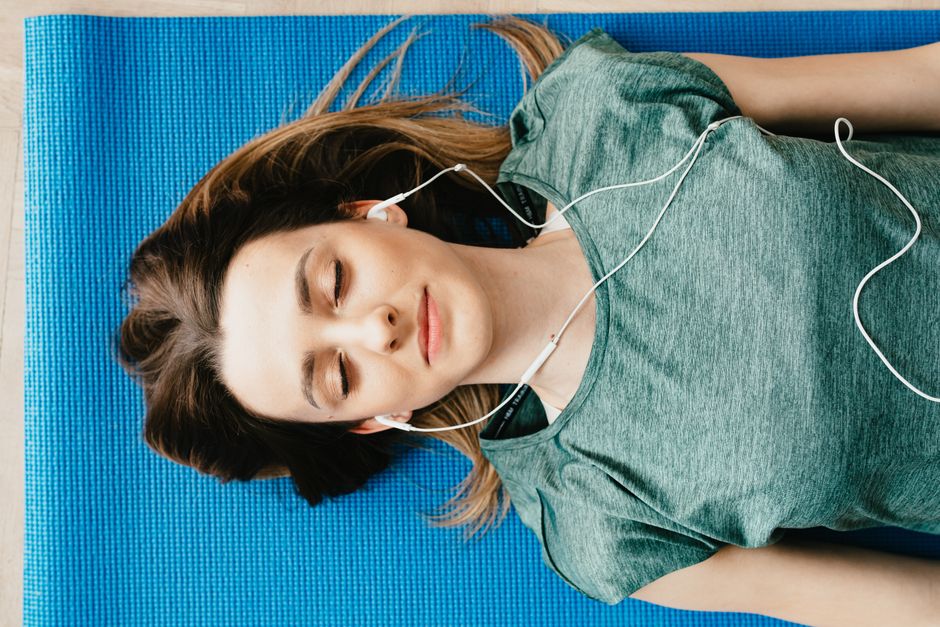 Yoga Nidra e insomnio: qué muestran los estudios clínicos (y cuánto mejora el sueño)