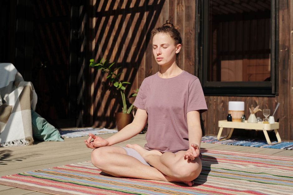 Yoga y meditación mejoran el estado de conciencia: qué dice la ciencia y cómo practicar seguro
