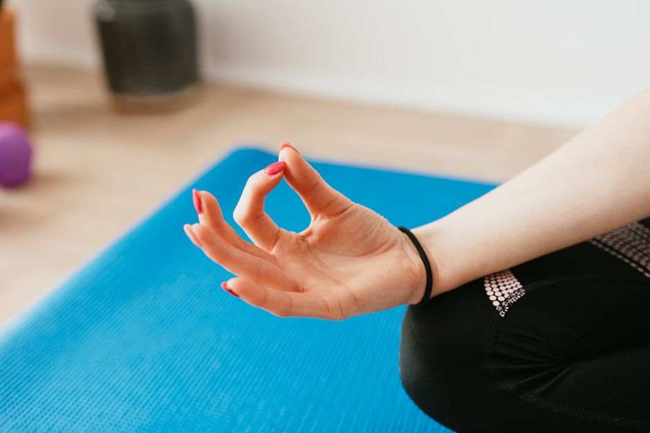 Yoga y depresión en universitarios: lo que dice la ciencia y cómo empezar hoy