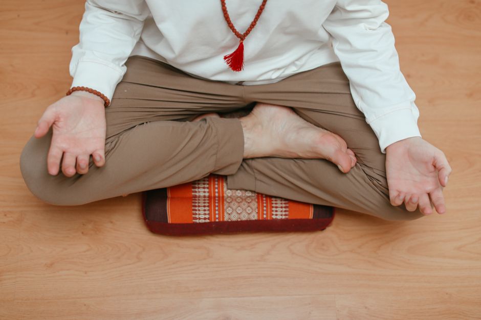 Meditación: 7 días que reorganizan el cerebro (y cómo empezar sin lesionarte)